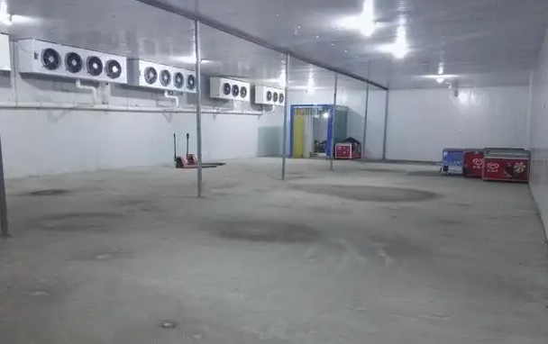 不小心反鎖關(guān)在冷庫(kù)里該如何自救呢 不小心反鎖關(guān)在冷庫(kù)里該如何自救呢